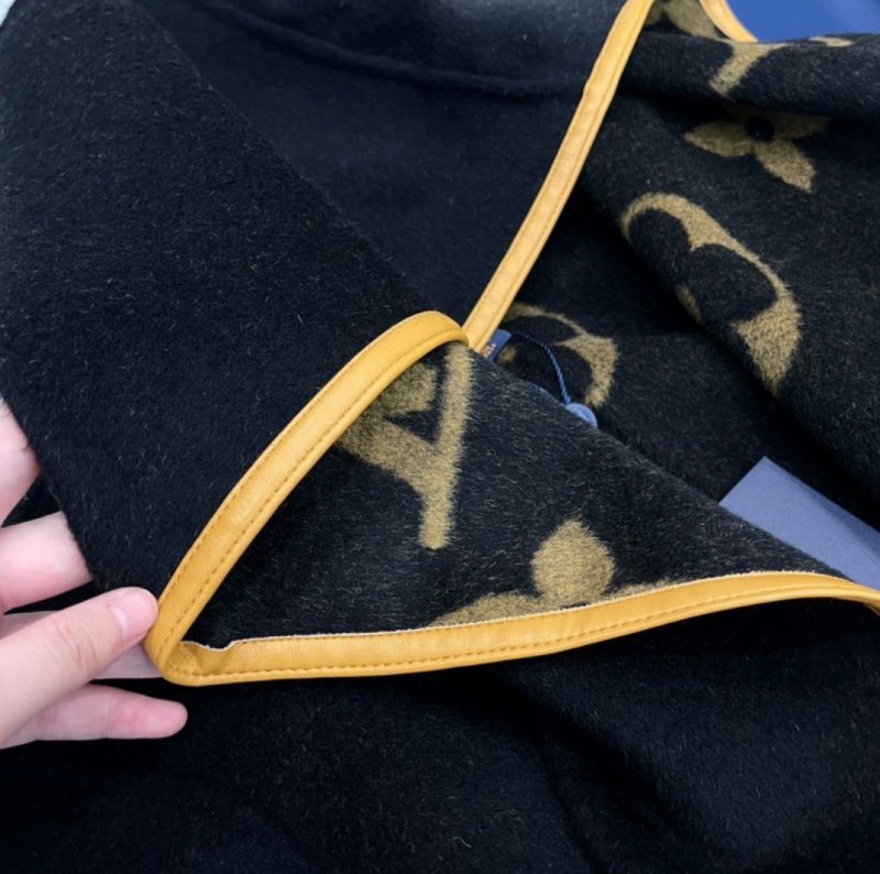 Louis Vuitton Hooded Wrap Coat 1a5ilo