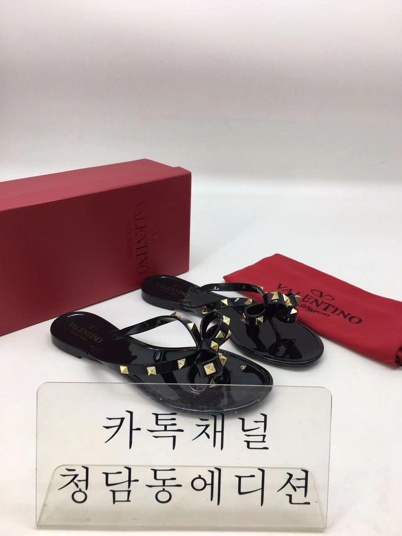 발렌티노 쪼리 슬리퍼