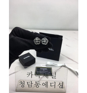 샤넬 까멜리아 cc 귀걸이 (하이엔드급)