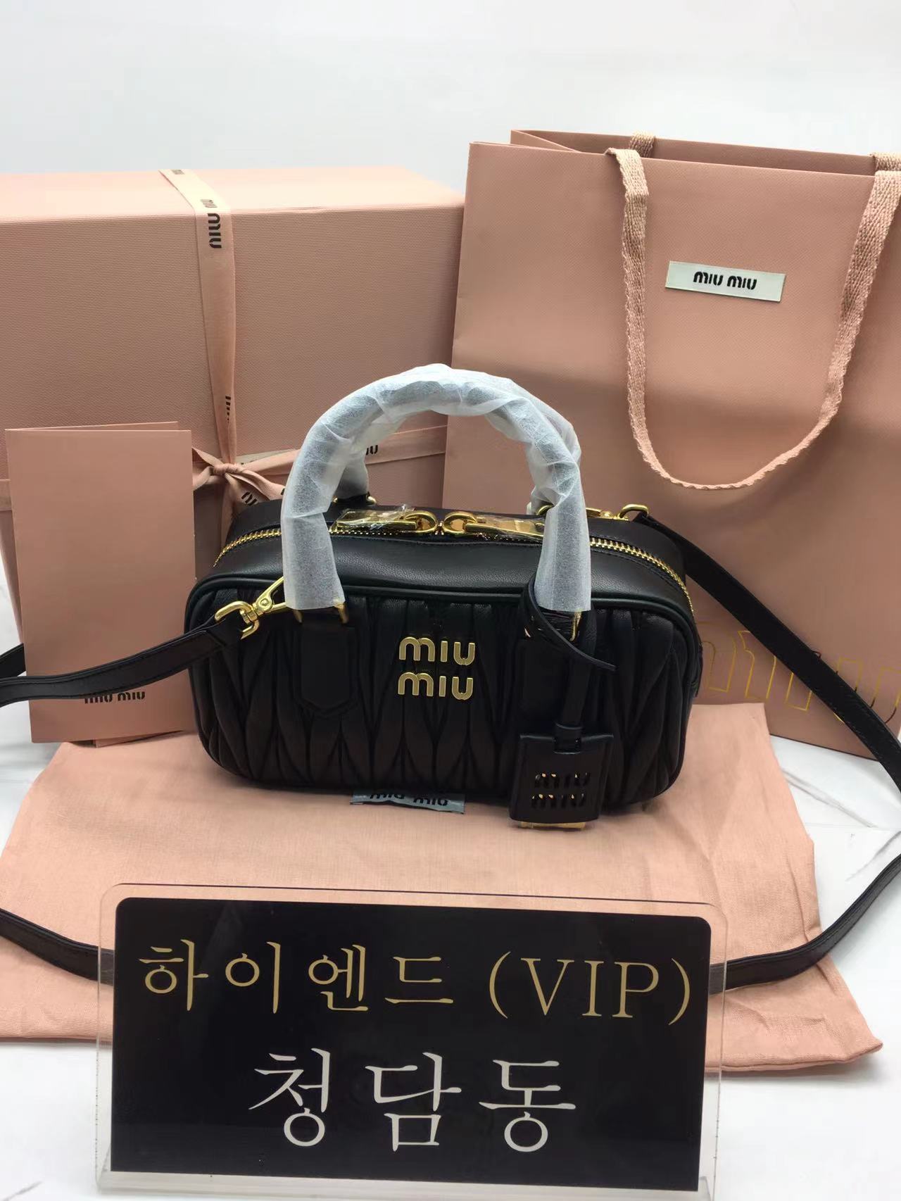 미우미우 miu miu 마테라쎄 볼링백