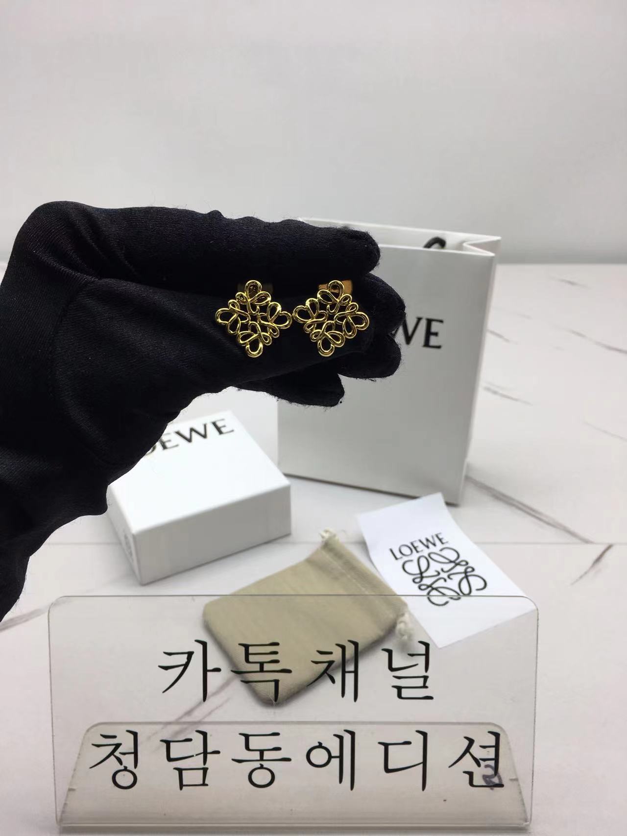 로에베 loewe 애너그램 귀걸이 (2color)