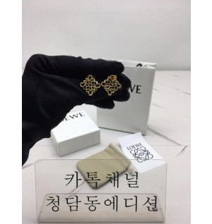 로에베 loewe 애너그램 귀걸이 (2color)